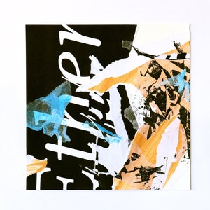 Collage astratto con tecniche miste su carta, collage astratto in bianco e nero e beige, collage tipografico in bianco e nero e blu, arte tipografica su carta