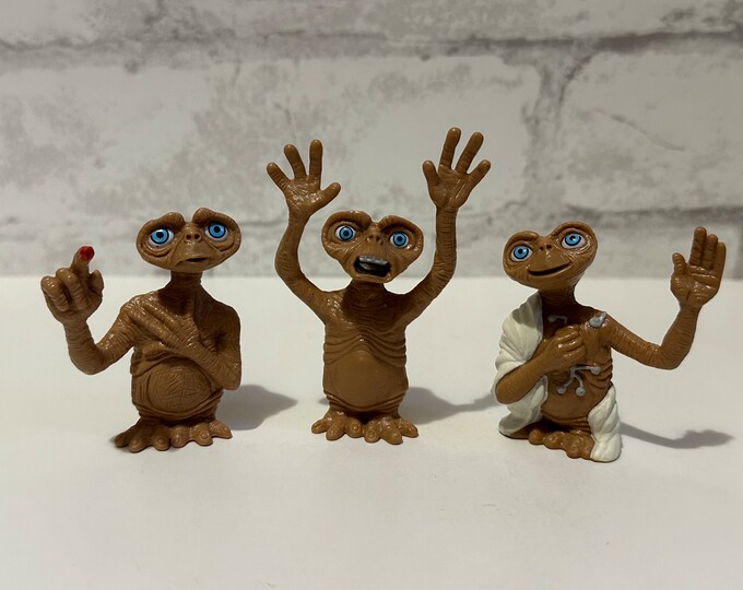 E.T. the Extra-terrestrial Figure 2002 ET Universal Studios Scared ...