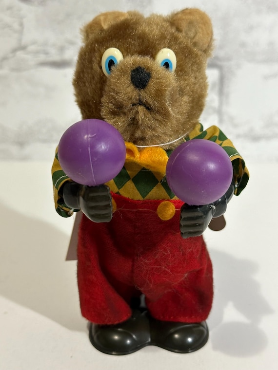 Russ Berrie and Co. Yesterdays Favorites Wind up Bear Playing
