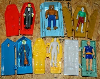 Taco Bell Creature Crypts Monsters Plastic Action Figure 2003 Bat Wolfman Zombie Dracula Mummy Movie Monsters Horror Film Halloween