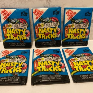 Nassy TRICKS Sammler Aufkleber Parodie 6 Karten & 8 Aufkleber pro Packung Fun Stuff Täuschen die groben und doof Nicht-Sport-Sammelkarten