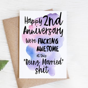 Tarjeta del segundo aniversario / Segundo aniversario / Somos increíbles en esto de estar casados.