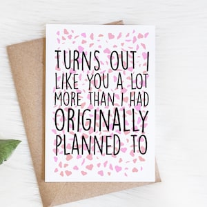 Tarjeta de aniversario divertida para él, su esposo, esposa, novio, novia / Resulta que me gustas mucho más.
