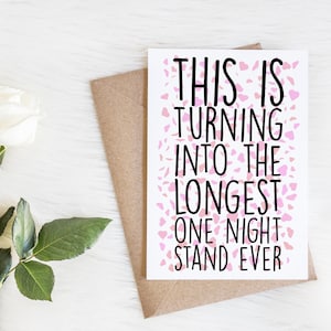 Tarjeta de aniversario divertida para él, su esposa, esposo, novio, novia / esto se está convirtiendo en la aventura de una noche más larga de la historia.