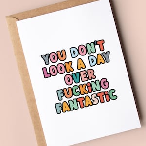 Grappige verjaardagskaart voor haar - je ziet er geen dag uit om verdomd fantastisch te zijn