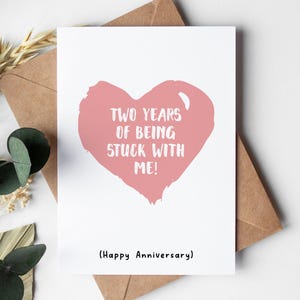Tarjeta de aniversario de 2 años para él o ella, dos años estancados conmigo