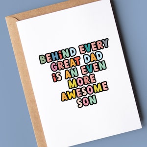 Divertente biglietto d'auguri per la festa del papà / Festa del papà / Dietro ogni papà fantastico c'è un figlio ancora più fantastico