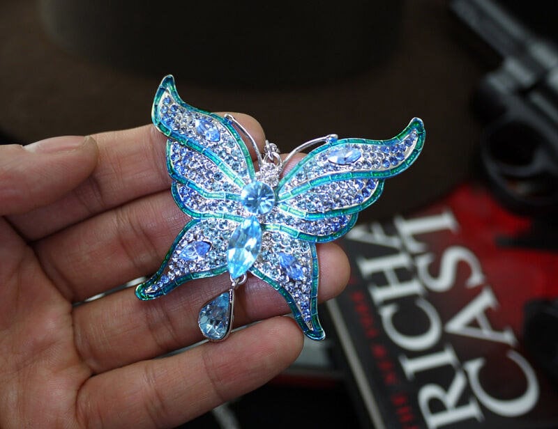 Le collier Blue Butterfly de Castle réplique Canada