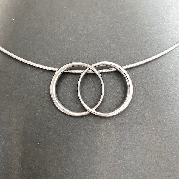 Double circle necklace inspired by Picard