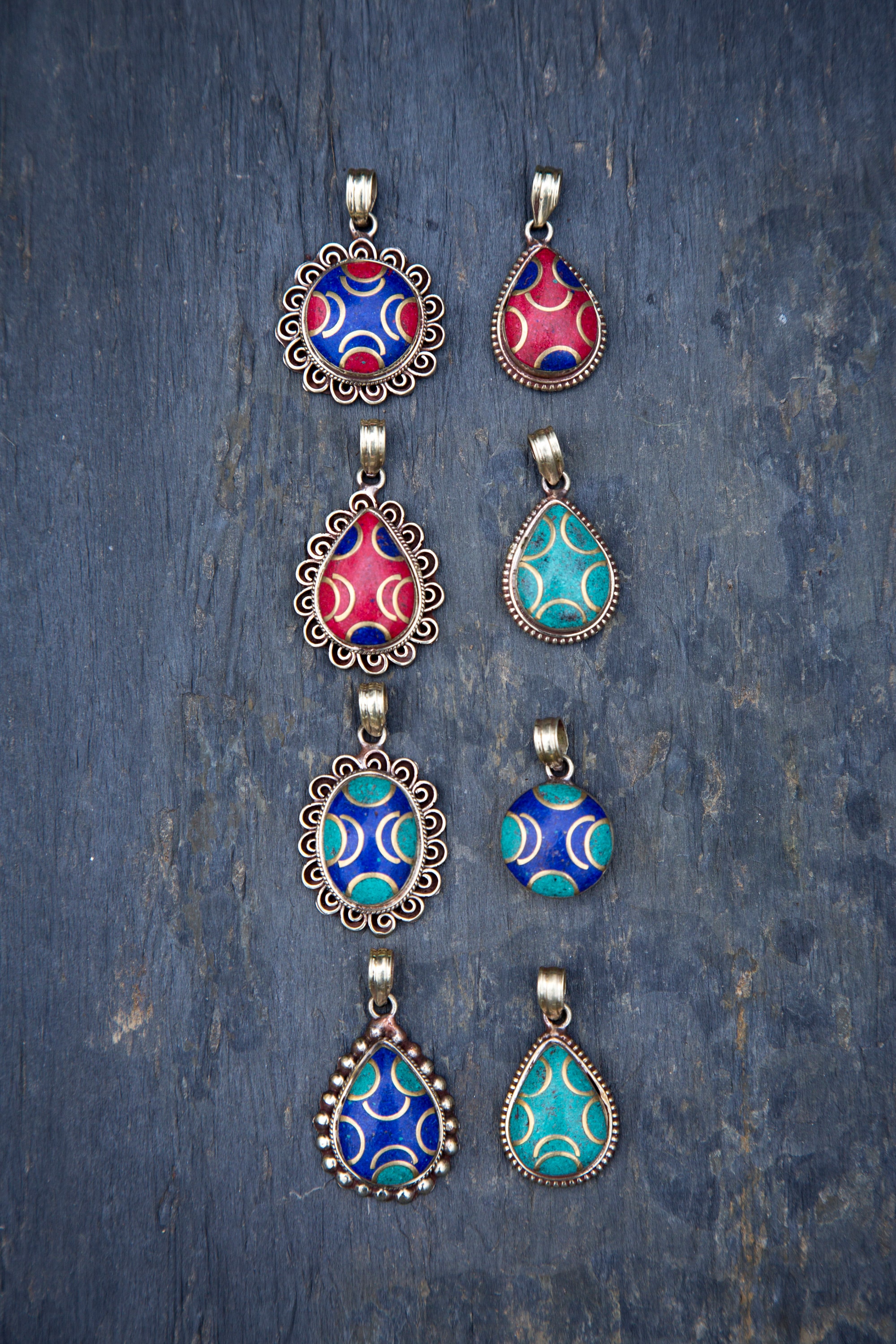 Collier Court Pendentif Argent & Pâte De Verre – Népal Tibet – XXe Siècle – Bleu Et Rouge – 38,5 Cm