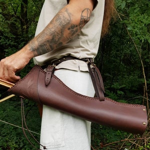 Traditional Leather Archery Quiver: Brown Hip Arrow Holder