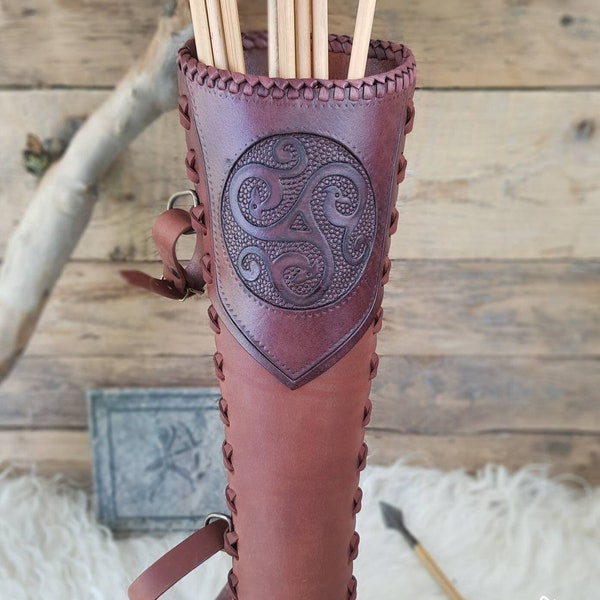 Leder Pfeilköcher: Keltische Triskele für Bogenschießen, LARP