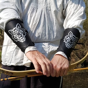 ARCHERY Leather ARMGUARD/arm BRACER &quot;Silver Wolf&quot;