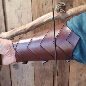 ARCHERY Leather Arm BRACER/ARMGUARD "Antique mahogany-carved"