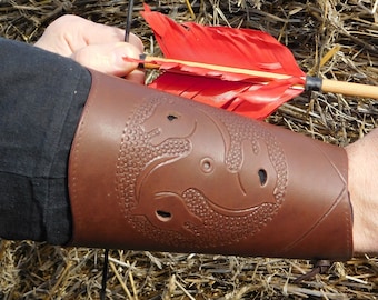 ARCHERY Leather Arm BRACER/ARMGUARD "Hun horses"