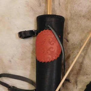 Leather Side ARROW QUIVER / Traditional ARCHERY Quiver &quot;Black-Red Hun Ornamentical&quot;