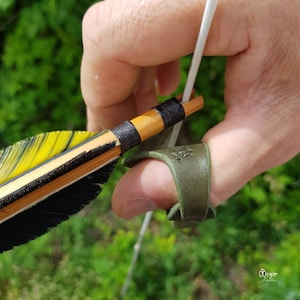 ARCHERY THUMB RING - leather "green" for eastern archery