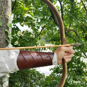 ARCHERY Leather Arm BRACER/ARMGUARD &quot;Antique brown-carved, riveted&quot;