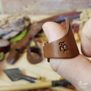 Pair of ARCHERY THUMB RING - leather &quot; beige &quot; for eastern archery