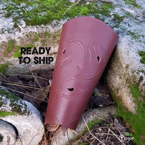 ARCHERY Leather Arm BRACER/ARMGUARD &quot;Brown Hun Horses&quot; with strap