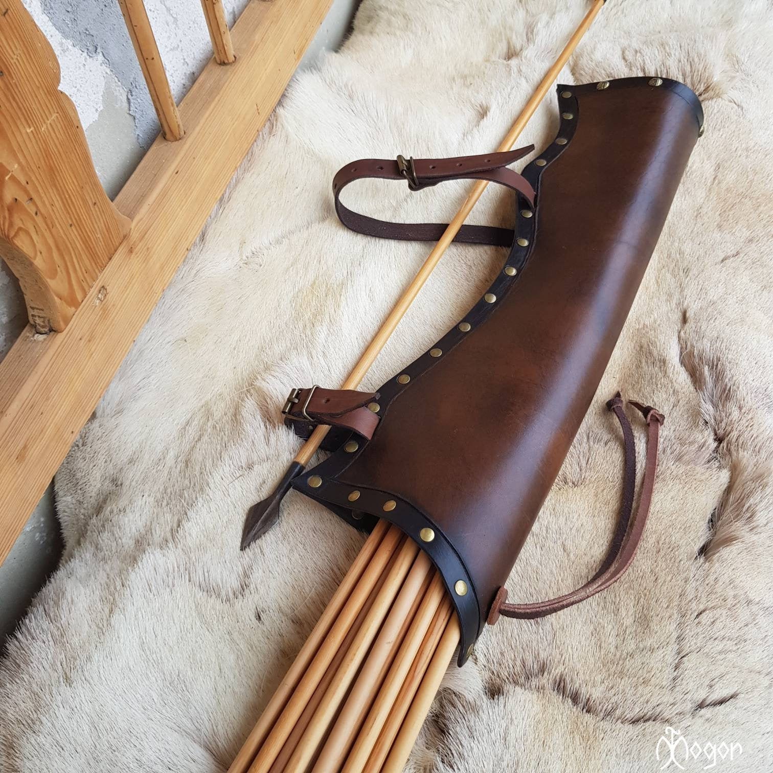 GEGEXIAOWU Medieval Retro Back Quiver Bow Leather Arrow Holder with Large Pouch Handmade Straps Belt Bag 