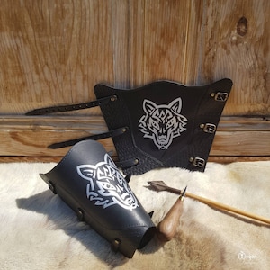 ARCHERY Leather ARMGUARD/arm BRACER &quot;Silver Wolf&quot;