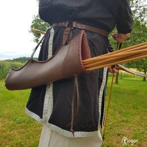 Leather Side ARROW QUIVER / Traditional ARCHERY Quiver  &quot;Brown Griffin&quot;