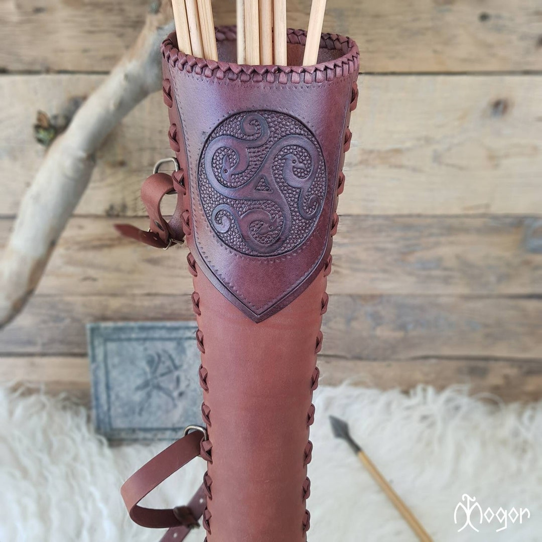 Leather Side ARROW QUIVER / Traditional ARCHERY Quiver brownantique Mahogany Celtic Triskele Etsy