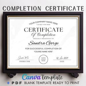 Puede incluir: Una plantilla de certificado imprimible en blanco y negro con fondo blanco y borde negro. El texto dice "Certificado de finalización" en la parte superior y "Certificado de finalización" en el centro. El certificado es para "Sandra Gorge" por la finalización exitosa de "Nombre del curso aquí".