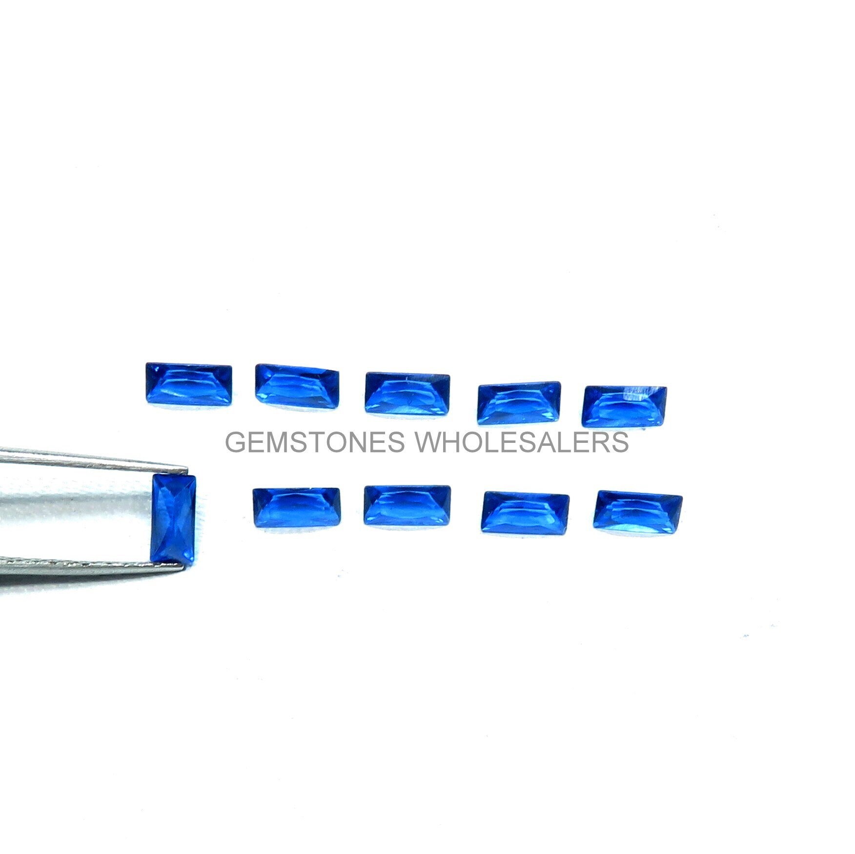 Saphir Synthétique Taille Baguette 6x8mm - Qualité AAAAA - Bleu, Pur à La Loupe - Neuf