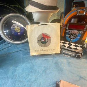 Vinyl 45 Records-Foreigner - Waiting For A Girl Like You/I&#39;m Gonna Win (1981) 45rpm 7&quot; vinyl