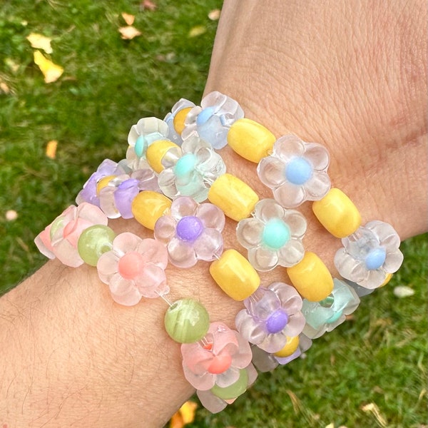 Bracelet fantaisie enfant pierres naturelles et perles de fleurs en plastiques