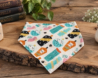 Pañuelo para perro con diseño de poción de Halloween: Tela de algodón reversible, coletero opcional.