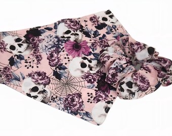 Pañuelo para perro con calavera rosa y rosas: bufanda para mascotas que se coloca sobre el collar.