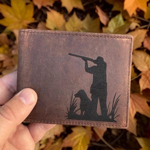 Personalisierte Herren RFID-blockierende Leder Geldbörse mit Jagdhund Design. Einzigartiges Weihnachtsgeschenk für Papa und Männer. Rustikale Leder Geldbörse für Herren.