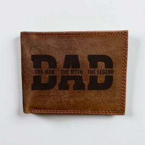 Herren RFID-blockierende Echtleder-Brieftasche mit Dad-Design. Geschenk für Papa. Geschenk zum Vatertag. Brieftasche aus Leder mit Gravur für den Mann.