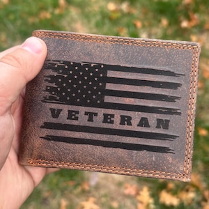 Cartera rústica de cuero para hombre con la bandera y el veterano. Múltiples diseños y opciones de personalización. Cartera de cuero para hombre, regalo de Navidad para hombre.