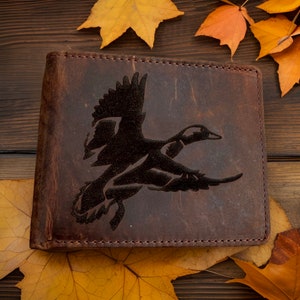 Carteira masculina rústica de couro para caça de cães. Vários designs e opções de personalização. Carteira personalizada para caça de patos. Presente de dia dos pais.