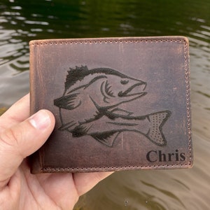 Rustikale Leder Herren Geldbörse für Herren. Mehrere Designs und Personalisierungsoptionen. Brieftasche aus Leder. Geschenk für Ihn. Anglerbild