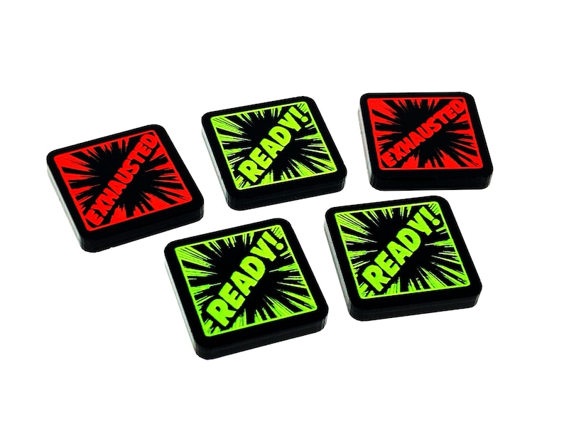 Puede incluir: Cinco fichas cuadradas de juego con bordes negros y texto blanco. Dos fichas son rojas con el texto "EXHAUSTED" y tres fichas son verdes con el texto "READY!"