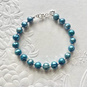 Sterling silver Pearl bracelet, Handmade teal Pearl bracelet with silver heart charm, Bridal Pearl jewellery, Birthday gift for her.