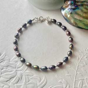 Sterling silver Pearl bracelet, Handmade peacock rice Pearl bracelet with silver heart charm, Bridal Pearl jewellery, Birthday gift for her.