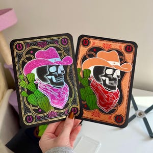 Funda transparente para Kindle hecha a mano con temática de vaquero del oeste