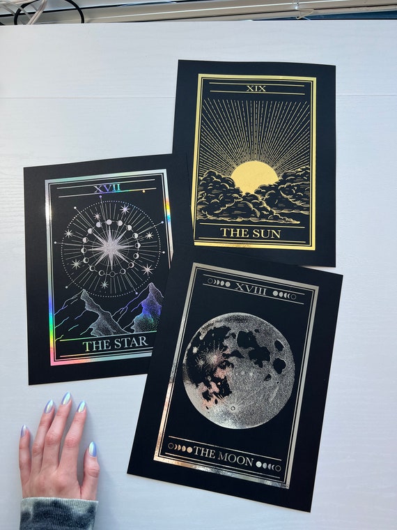 The Moon & Stars Tarot: Includes a full deck of 78 specially