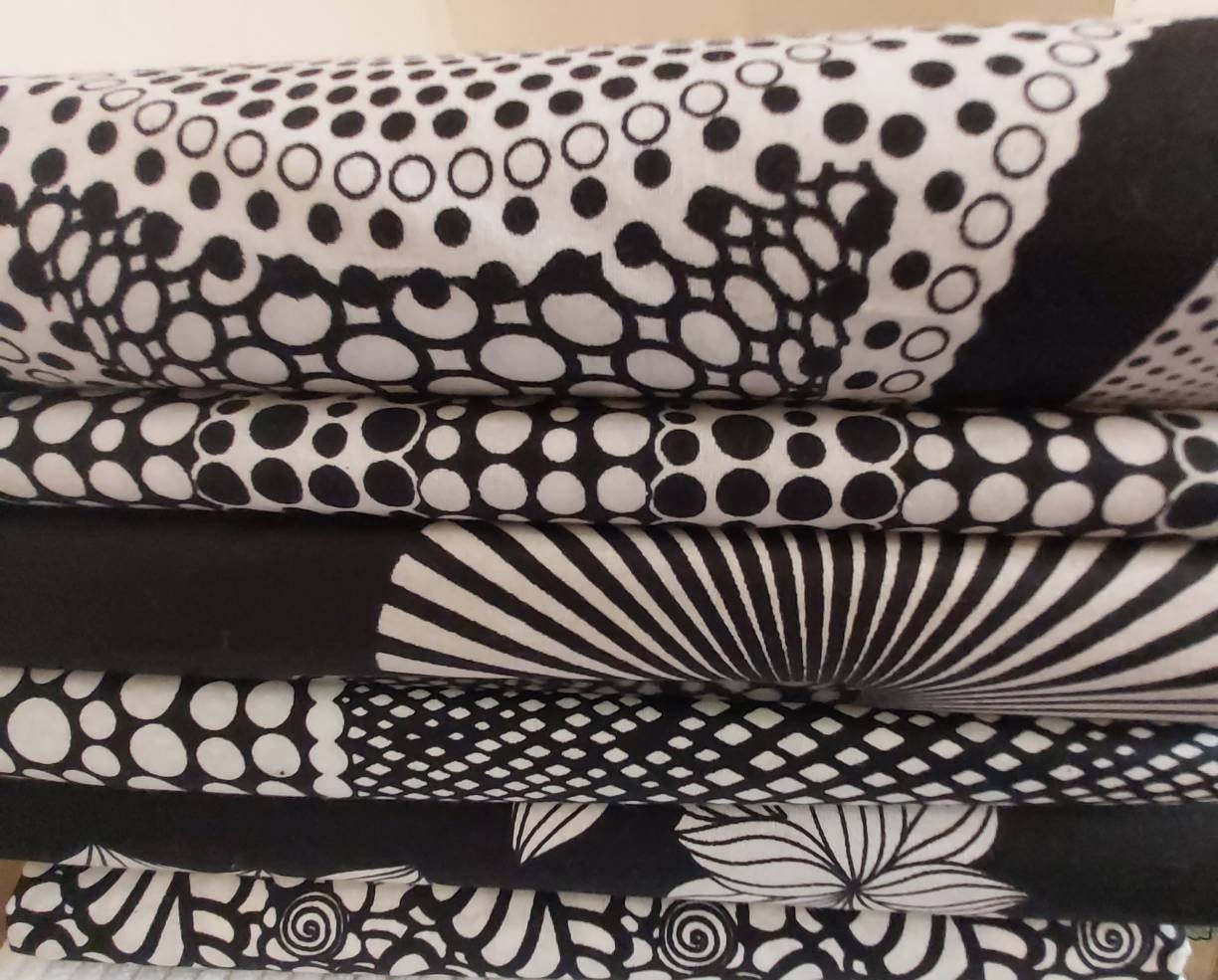 Black and White Fat Quarters Bundle, Fabrics for Sewing Projects, Purse