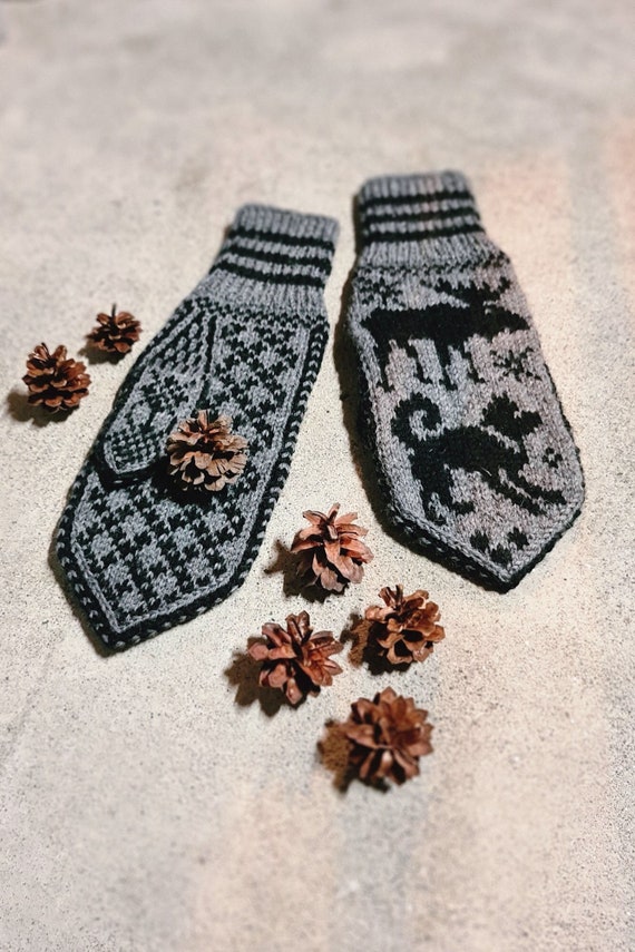 Norwegian Elkhound Moose Wool Mittens Handmade Arc