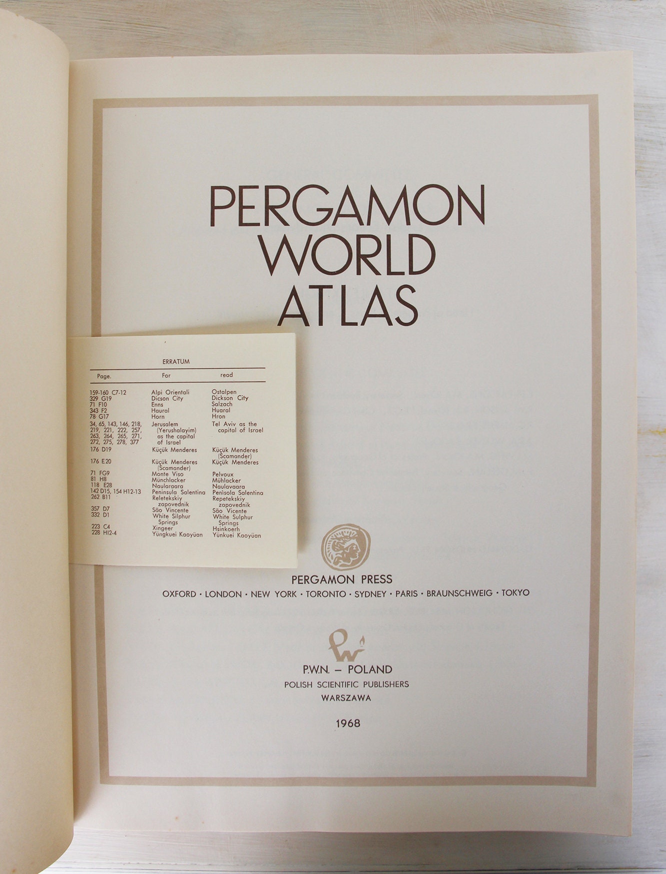 Pergamon World Atlas: Oxford, London, New York, Toronto Pergamon World Atlas: Oxford, London, New York, Toronto