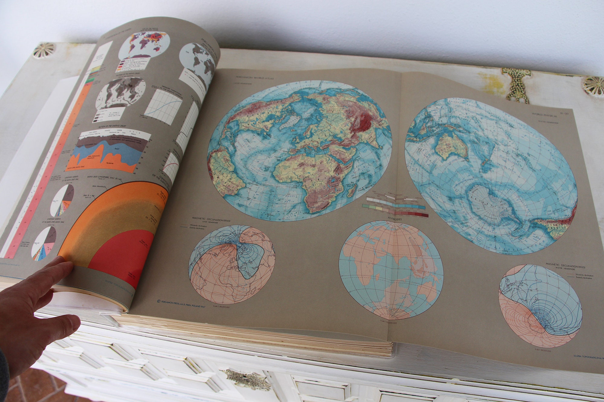 Pergamon World Atlas: Oxford, London, New York, Toronto Pergamon World Atlas: Oxford, London, New York, Toronto