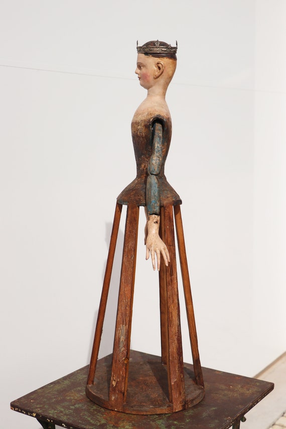 銀の王冠をつけたサントス ケージ人形、ポルトガル 18 世紀、多色