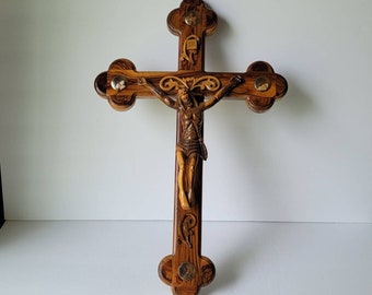 Crucifijo vintage grande de madera de olivo de 55 cm con tesoros de Tierra Santa, hecho a mano en Jerusalén.